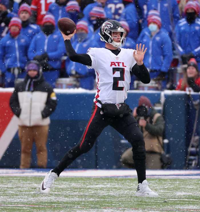 Atlanta quarterback Matt Ryan looks over the middle agains tthe Bills.